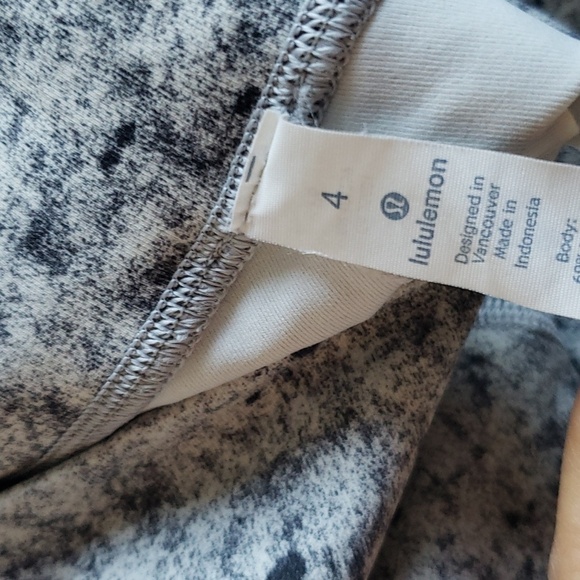 LULULEMON 9" rise leggings size 4 - Picture 7 of 7